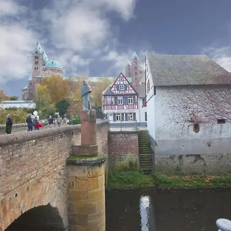 Zum Halbmond