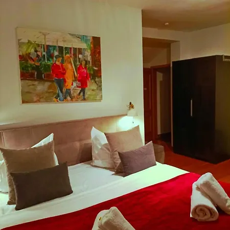 Zum Halbmond Отель типа 