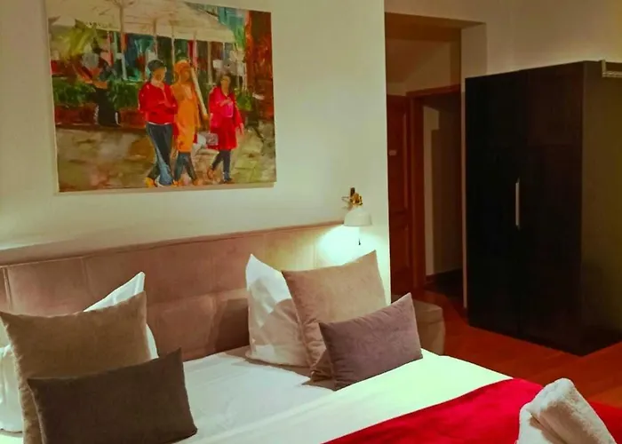 Zum Halbmond לינה וארוחת בוקר שפייר